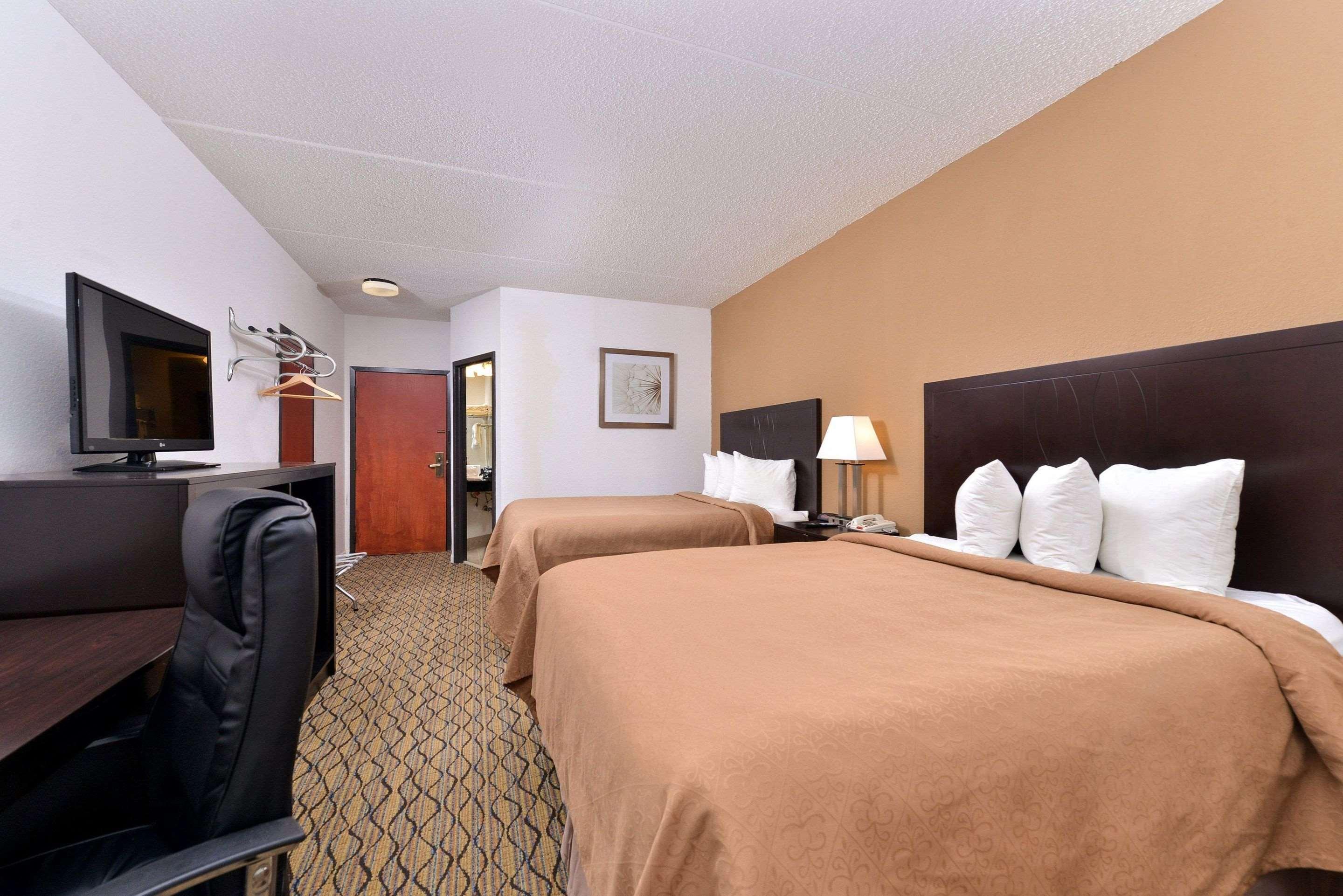 Quality & Near I-57 Hotel 2*