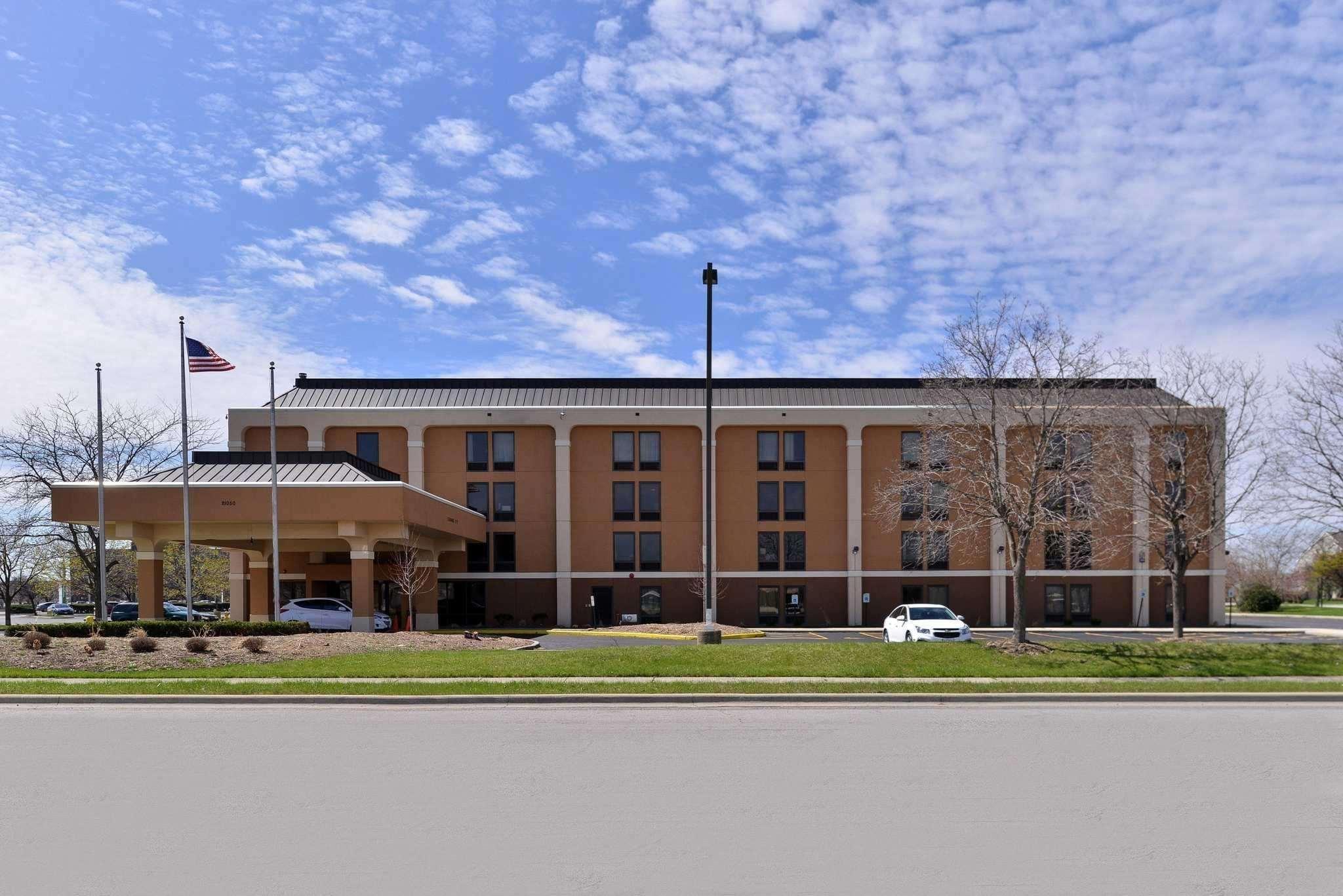 Quality & Near I-57 Hotel 2*
