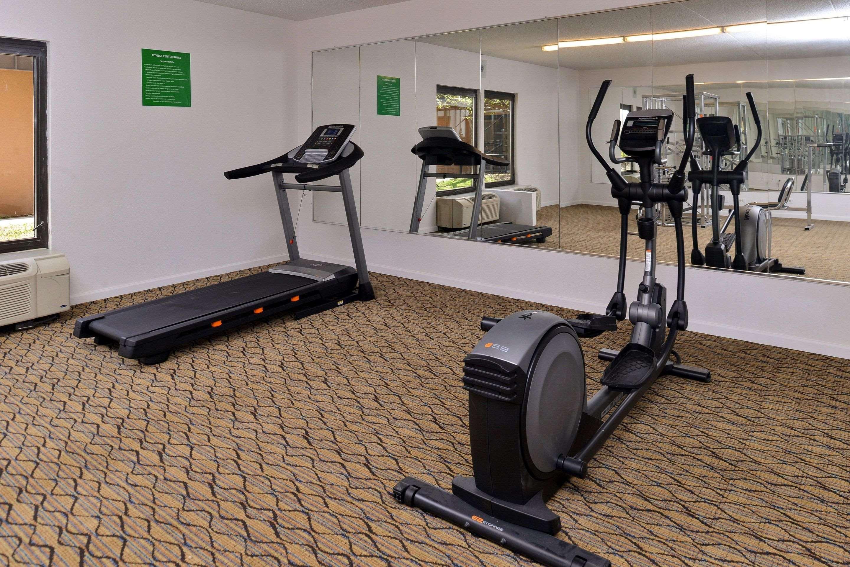 Hotel Quality & Near I-57 Matteson