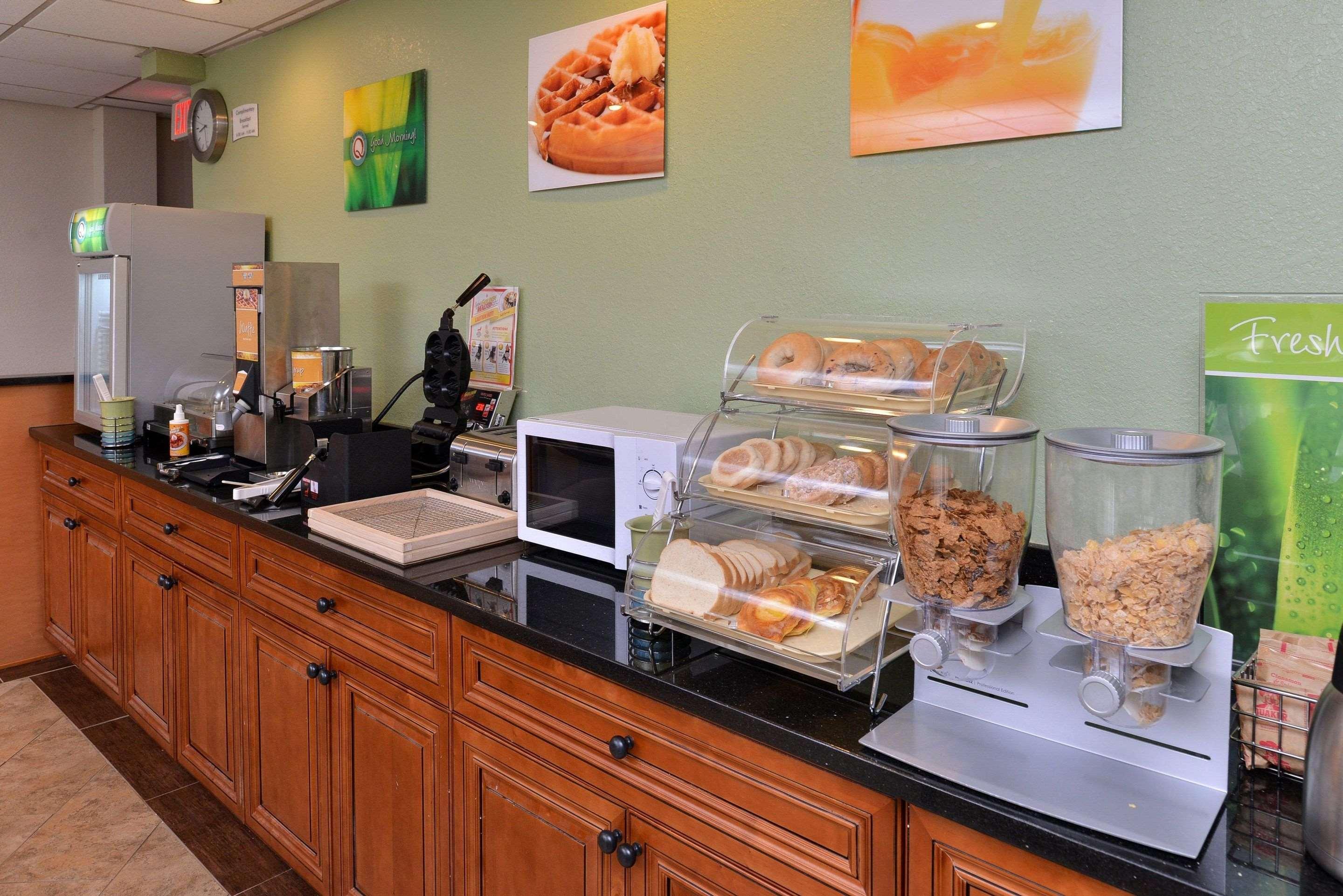 Quality & Near I-57 Hotel 2*