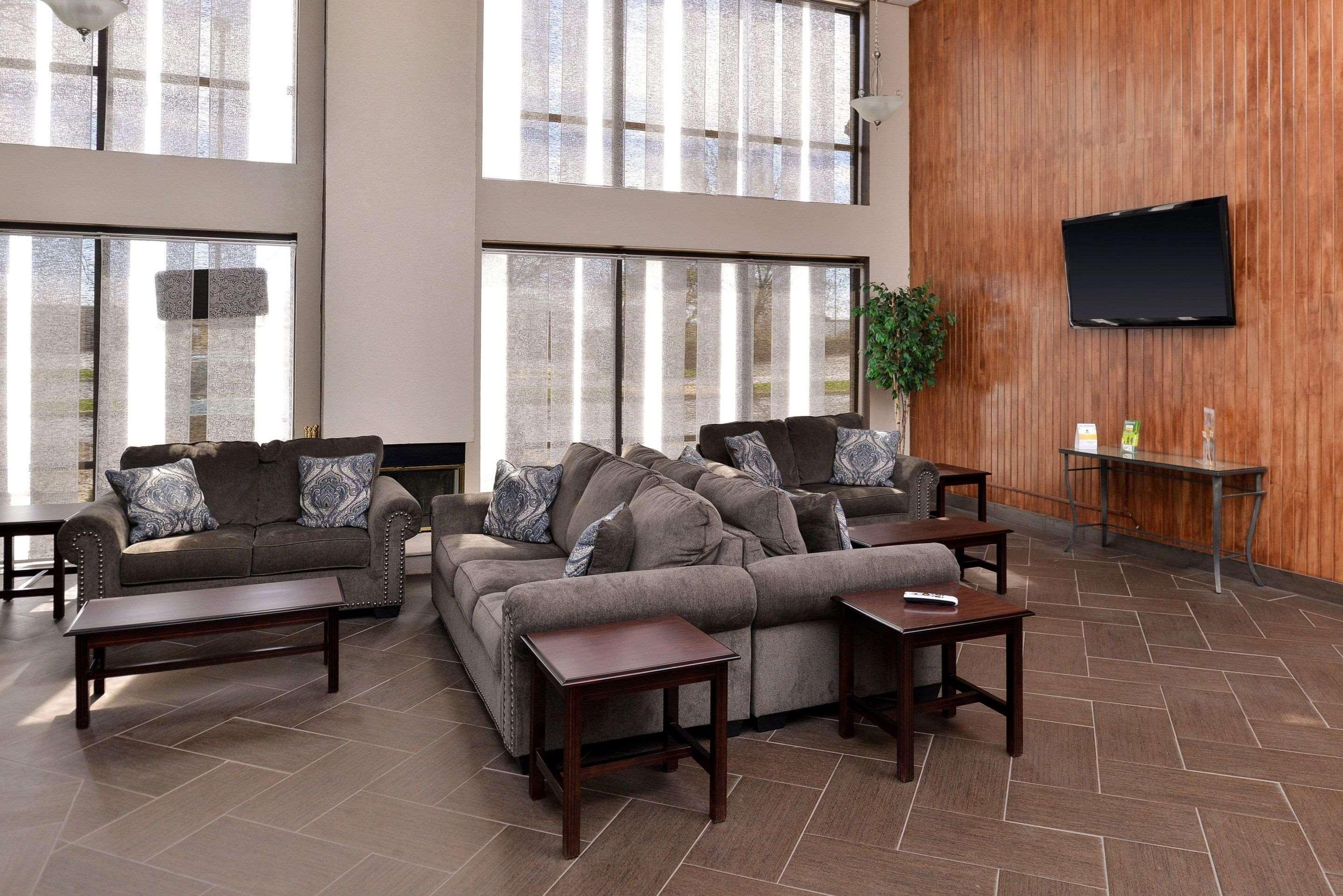 Hotel Quality & Near I-57 Matteson