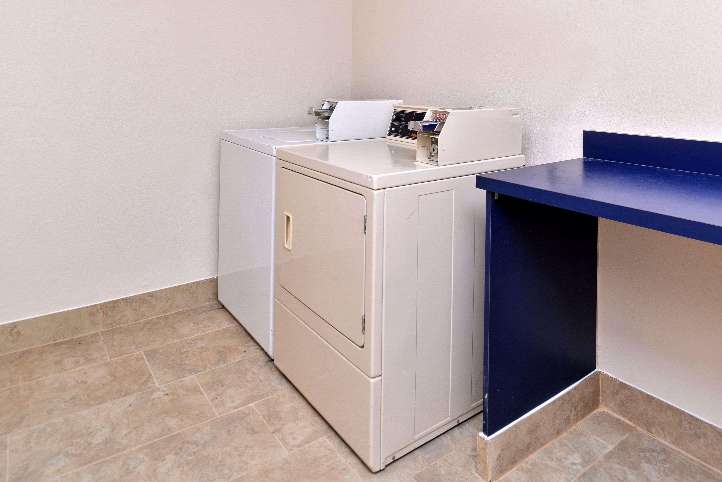 Hotel Quality & Near I-57 Matteson